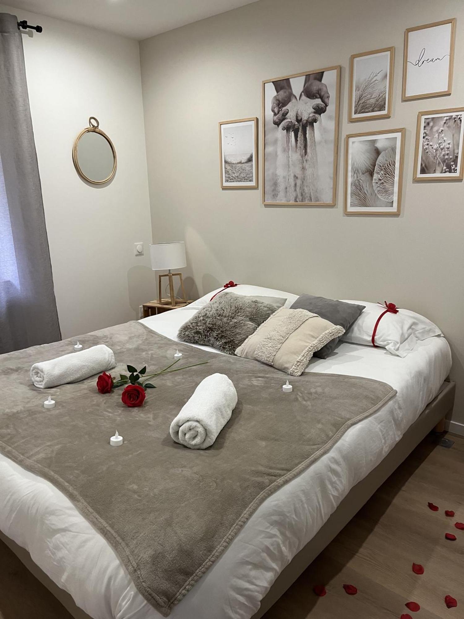 Sejour Detente - Appart'Hotel N 1 Avec Jaccuzi, Piscine Et Petit-Dejeuner Chouzelot Eksteriør bilde