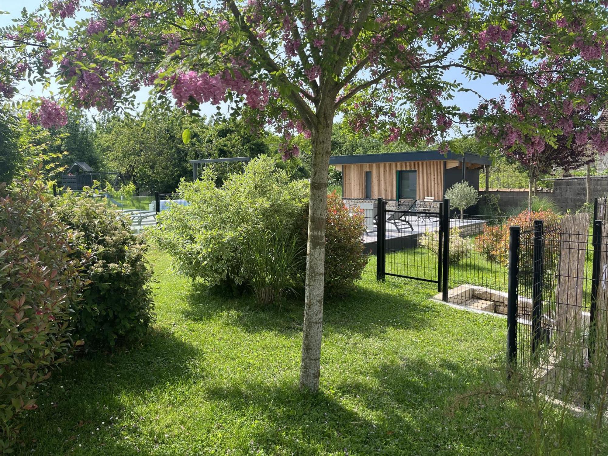 Sejour Detente - Appart'Hotel N 1 Avec Jaccuzi, Piscine Et Petit-Dejeuner Chouzelot Eksteriør bilde